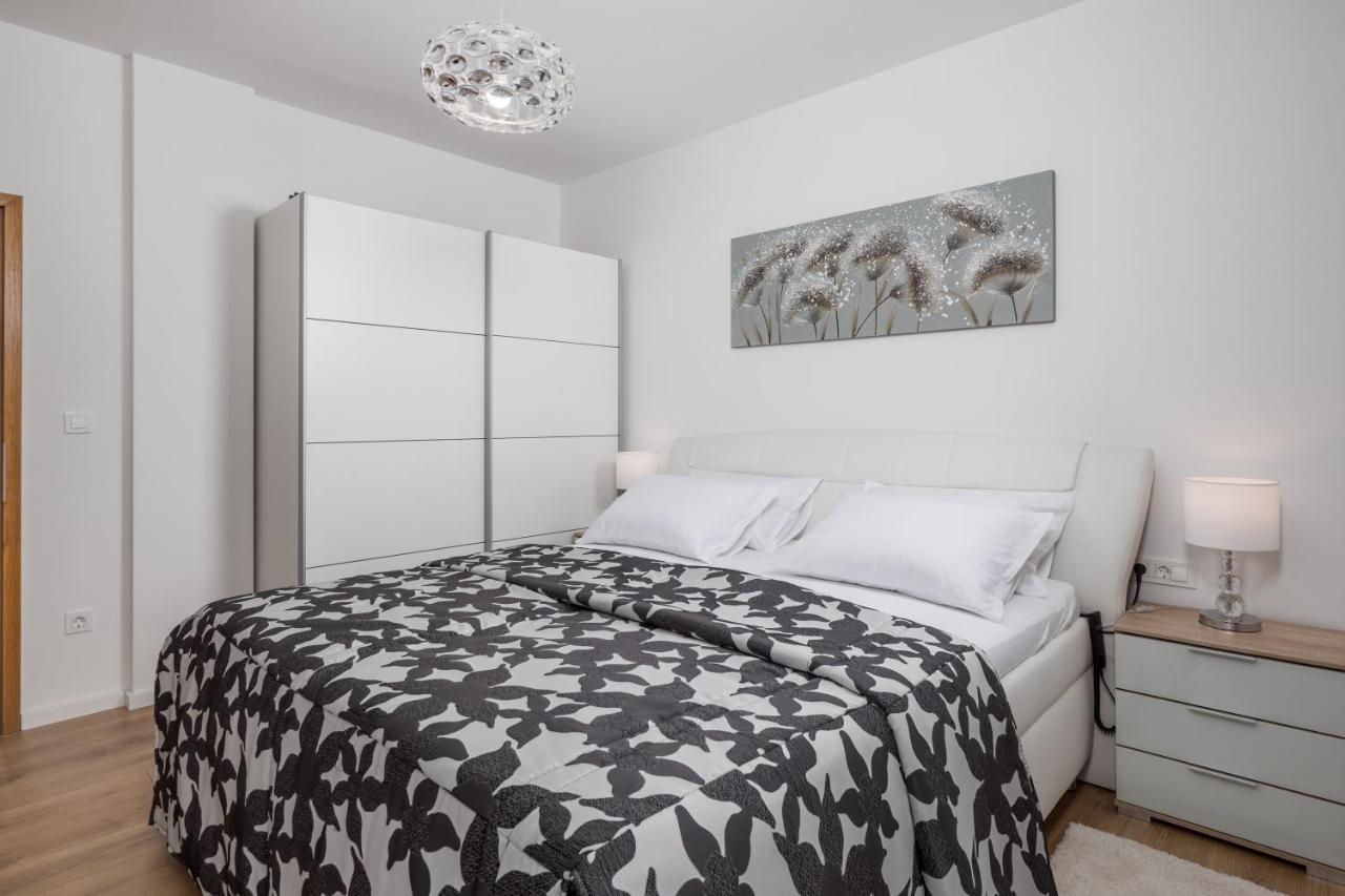 Apartment Flowers คาสตาฟ ภายนอก รูปภาพ