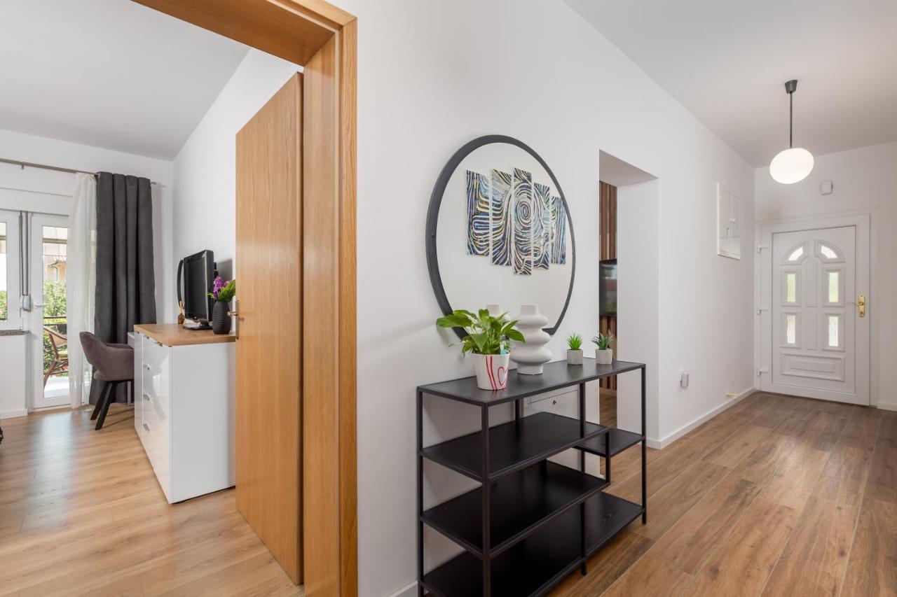 Apartment Flowers คาสตาฟ ภายนอก รูปภาพ